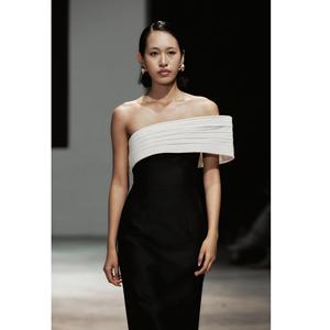 Robes de haute couture pour femmes ISOLDE – Robe longue asymétrique anti-plis, respirante et chaude, contrastée, décontractée - Product Image 4