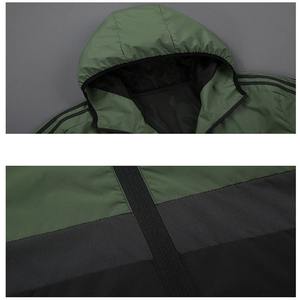 Chaqueta ligera para hombre, cortavientos, impermeable, transpirable, delgada, para senderismo, viajes y actividades al aire libre. - Product Image 5