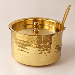 Pot à ghee en laiton martelé SHUBHAM avec couvercle et cuillère simples, récipient de service traditionnel doré pour la cuisine et la salle à manger - Product Image 6