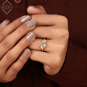 Anillo Abierto de Lujo con Doble Perla de Diamante en Oro Amarillo con Engaste de Bisel, Joyería Nupcial Moderna para Mujer, Regalo de Aniversario - Product Image 6