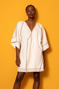 Robe courte bohème à col en V avec broderie, manches courtes, coupe ample, 100% lin, respirante, style décontracté d'été - Product Image 2