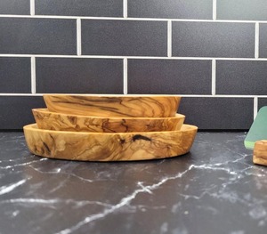 Tazón de madera natural hecho a mano, perfecto para ensaladas, refrigerios, frutas o como decoración, agregando un toque rústico. - Product Image 4
