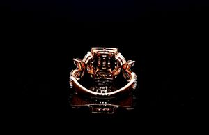 Bague de Fiançailles Florale de Luxe en Or Rose 14 carats, Diamant de Laboratoire Taille Baguette et Marquise, Design Halo, Certifiée IGI, Vente en Gros, Anniversaire - Product Image 5
