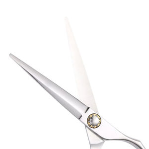 กรรไกรตัดผมมืออาชีพคุณภาพสูง ผลิตจากเหล็กกล้าไร้สนิมญี่ปุ่น คมกริบเหมือนใบมีดโกน สำหรับช่างทำผม ปลายใบมีดคมกริบ ใช้ในงานเสริมสวย พร้อมเคลือบเซรามิก - Product Image 6