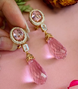 Pendientes de moissanita con baño de oro en latón de primera calidad, elegantes y de alta calidad, para mujer, colección para bodas. - Product Image 2