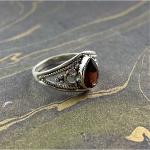 925 Sterling <b>Silver</b> Teardrop <b>Garnet</b> <b>Ring</b> 2.7g Trendy Vintage Style Jewelry Perfect Occasional Gift For Everyone - Product Image 3