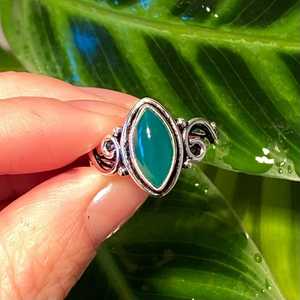 แหวนหยกเขียวทำมือ สวมใส่ได้ทุกวัน แหวนสไตล์โบโฮเรียบง่าย ของขวัญสำหรับคุณแม่ ของขวัญปีใหม่ เครื่องประดับเงินแท้ - Product Image 6