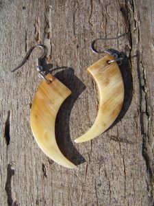Boucles d'oreilles bohèmes en corne, accessoires uniques faits à la main, texture naturelle, bijoux légers pour femmes, à porter pour les festivals et les fêtes - Product Image 6