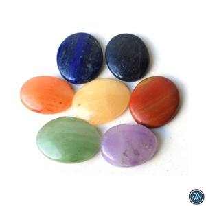 Meilleures ventes : Ensemble de 7 chakras gravés, Pierres de méditation plates pour la paume, Guérison Reiki, Ensemble de pierres précieuses florales pour la méditation et le soulagement du stress - Product Image 4