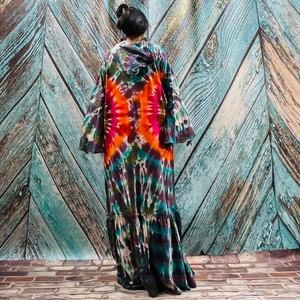 Robe de soirée moderne chaude détendue col en V profond faite à la main Tie Dye Trendy Summer Resort Wear Robe de soirée Boho Beach Kaftan Kimono Robe - Product Image 4