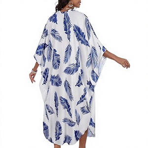 Robe longue kaftan pour femme à col rond, imprimé tropical, manches chauve-souris, coupe ample, ourlet asymétrique, tenue de plage estivale en polyester tissé - Product Image 1