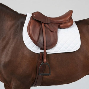 Silla de montar clásica diseñada para entrenamiento profesional, comodidad y actividades de equitación al aire libre. - Product Image 4