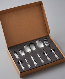 Juego de cubiertos elegantes de acero inoxidable moderno, cuchara, tenedor y cuchillo, perfecto para cenas elegantes y eventos. - Product Image 4