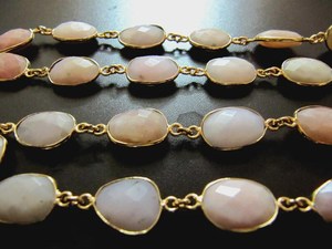 โอปอลสีชมพูธรรมชาติทรงบริโอเล็ตพร้อมตัวเชื่อมแบบเบเซล ขายเป็นฟุต - Product Image 2