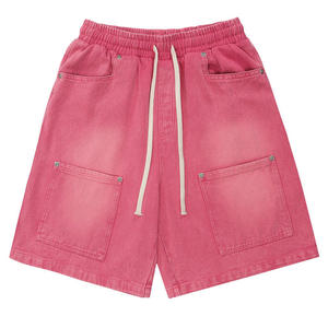 Shorts cargo en jean délavé noir pour homme, taille élastique avec cordon de serrage, grandes poches carrées, coupe ample et large, style streetwear - Product Image 2