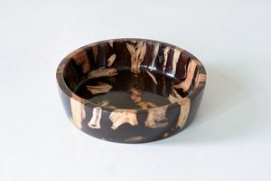 Bol artisanal en bois d'acacia et résine époxy, motif vague océanique, décoration côtière - Product Image 2