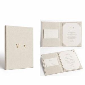 Folio d'invitation de mariage personnalisé en lin, vente en gros, luxe, format 5x7, avec pochette à monogramme doré et porte-cartes - Product Image 2
