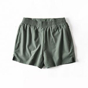 Nouveaux shorts de sport deux pièces pour hommes, élastiques, respirants, tricotés, unis, décontractés, pour le fitness et le quotidien - Product Image 1