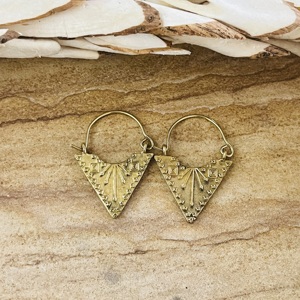 Pendientes Triangulares Boho de Moda, Joyería Tribal de Latón para Mujer, Acabado de Latón Antiguo, Patrón Geométrico para Venta al por Mayor/OEM/ODM - Product Image 1