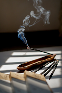 Porte-encens en bois minimaliste de qualité supérieure, plateau brûleur de bois pour l'aromathérapie, la méditation et la relaxation - Product Image 6