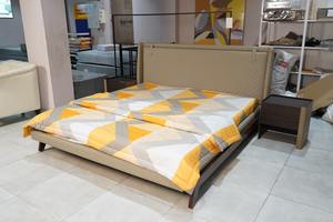 เตียงคิงไซส์แบบโมเดิร์นหุ้มเบาะพร้อมหัวเตียงหนัง PU/กำมะหยี่/ผ้า โครงสร้าง CRCA - Product Image 3