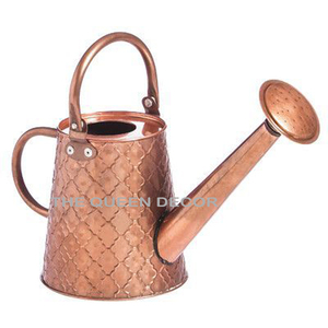 Arrosoirs élégants et stylés en cuivre fini, à longue tige, avec poignée fixe et texture martelée, pour la maison et le jardin - Product Image 2