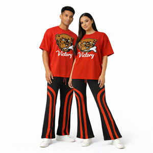Conjunto de Camiseta Gráfica Unisex y Pantalones Anchos, Camiseta Oversize con Pantalones Anchos Estampados, Ropa Urbana de 2 Piezas - Product Image 1