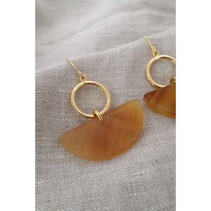 Pendientes de Diseño Único Hechos a Mano con Cuerno de Búfalo Negro para Mujeres con Estilo - Product Image 1