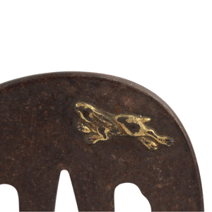 Tsuba japonaise de la période Edo en fer incrusté, motif Iroe Lapin et Vagues Brutes, garde d'épée non marqué - Product Image 3