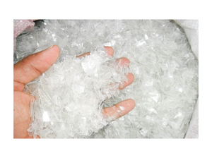 Flocons de bouteilles PET lavés à chaud de qualité supérieure pour la fabrication de recyclage plastique et les applications industrielles - Product Image 2