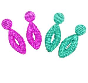 Pendientes de cuentas de vidrio ligeros hechos a mano con bordado geométrico para fiestas por MD HANDICRAFTS - Product Image 1