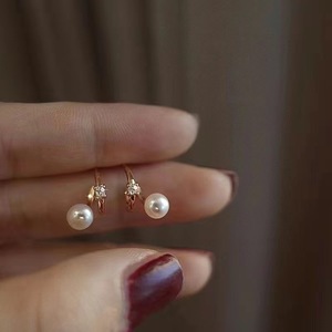 Pendientes de Plata de Ley S925 con Perlas Naturales de Wenchi, Forma Redonda de 9-10 mm, Modernos con Ligeras Imperfecciones en la Parte Delantera, China - Product Image 3