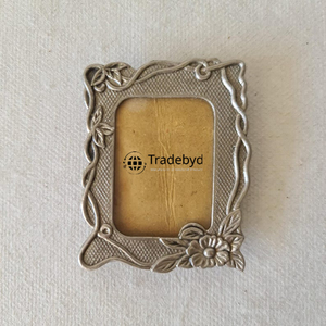 Cadre photo moderne en métal, décoration élégante par Tradebyd - Product Image 3