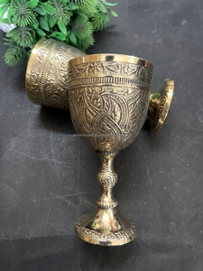 Gobelet en laiton plaqué argent gravé à la main - Coupe de style royal vintage en argent - Product Image 6
