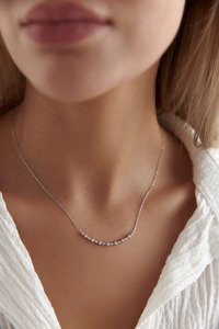 Collar con Diamantes Cultivados en Laboratorio, Graduados, en Oro Blanco - Product Image 3