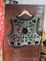 Gilet en velours de coton brodé Suzani bohème pour femme, fait main, motif floral ethnique, sans manches, léger, vêtement d'extérieur