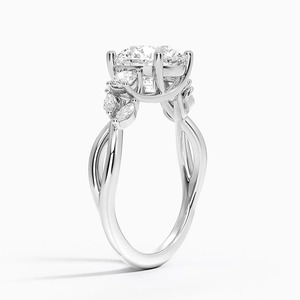 Bague à trois pierres inspirée de la nature, sertie de diamants de laboratoire, en or blanc 14 carats - Product Image 4