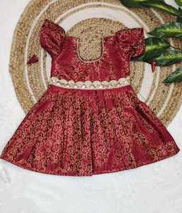 นำเสนอชุดเดรสเด็กผู้หญิงผ้าไหมบานาราซีแท้คุณภาพสูงจาก OM Fashion Studio บาราดา กุจราต ในราคาขายส่ง - Product Image 5