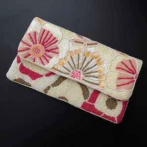 Bolso Rectangular Bordado a Mano con Cuentas y Flores, Diseño Artesanal con Hilo de Algodón - Product Image 2