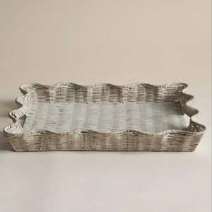 Plateau décoratif élégant en jonc de mer naturel tressé à la main avec bords ondulés, organisateur de présentation rustique et minimaliste pour table basse et table à manger - Product Image 1