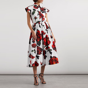 Robe chemise midi plissée en coton imprimé à col polo blanc et manches courtes pour femme, collection Printemps-Été, personnalisable par le fabricant de vêtements - Product Image 3