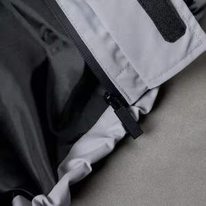 Chaqueta con Capucha Impermeable y Cortavientos para Hombre, Diseño Personalizado OEM, Fabricada con Materiales Ecológicos, Transpirables y Bordados de Alta Calidad - Product Image 5