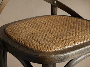 Silla de Bar Premium con Respaldo Cruzado de Madera y Asiento de Ratán Tejido a Mano para Restaurantes, Cafeterías y Espacios de Hostelería - Product Image 4