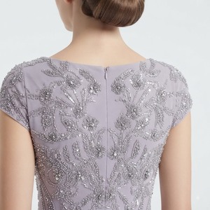Robe de soirée sirène élégante ornée de fleurs de lavande, à manches courtes - Product Image 3