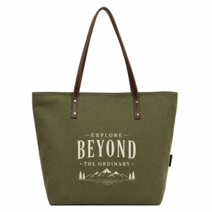 Sac fourre-tout en toile personnalisé portable avec poignées en cuir, fermeture ouverte et décorations en chaînes - Product Image 2