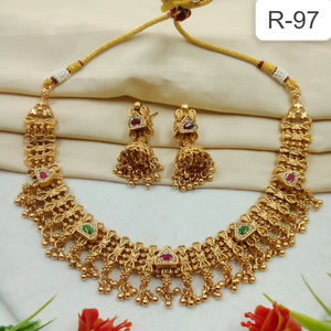 Conjunto de collar Kundan chapado en oro con piedras rojas, verdes y blancas, conjunto de joyería geométrica tradicional india para novias, para bodas - Product Image 1