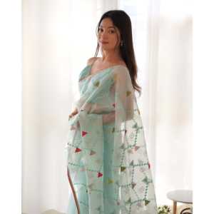 Sari de Diseñador con Bordado de Hilo y Lentejuelas, Servicio de Personalización Artesanal - Product Image 4