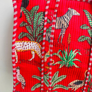 Sac fourre-tout matelassé en coton fait main, imprimés blocs animaux de safari vibrants, sangles rayées rouges, fermeture éclair, style bohème, prix d'usine - Product Image 6