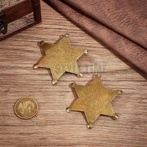 Badges en acier durable au design classique avec fermeture à épingle robuste pour vêtements et sacs - Product Image 4