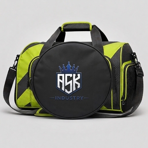 Sac de football d'équipe personnalisé avec un matériau résistant, un grand espace de rangement, des couleurs et logos personnalisés, et des options de transport confortables. - Product Image 4